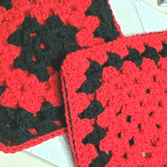 Hand Made Potholders Crocheted Black Red XL  NWT - Picture 2 of 2
